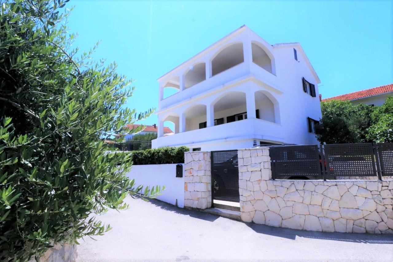 Villa Mendula Trogir - Luxury Villa By The Beach - Heated Pool - Organic Garden Exterior foto