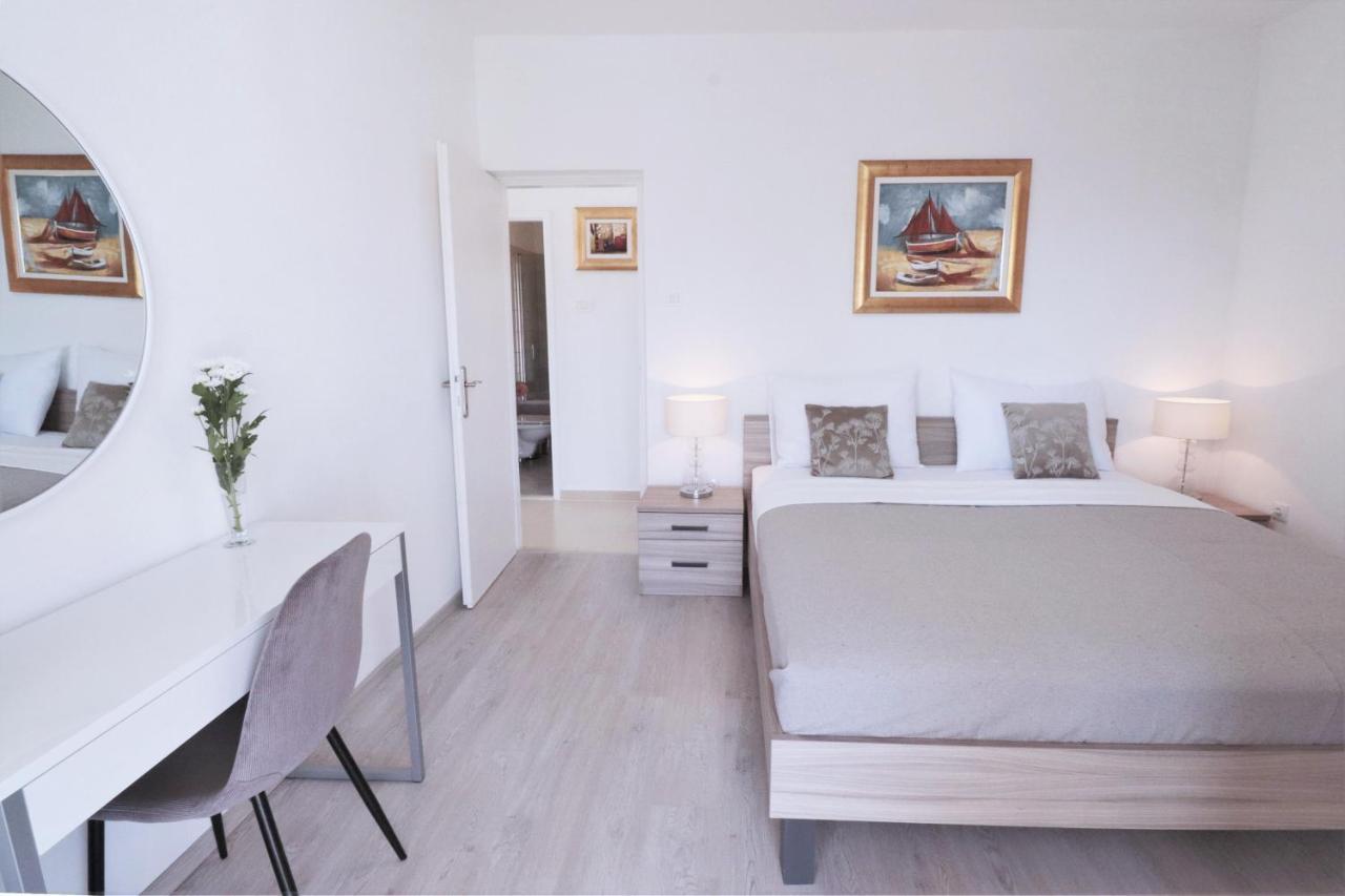 Villa Mendula Trogir - Luxury Villa By The Beach - Heated Pool - Organic Garden Exterior foto