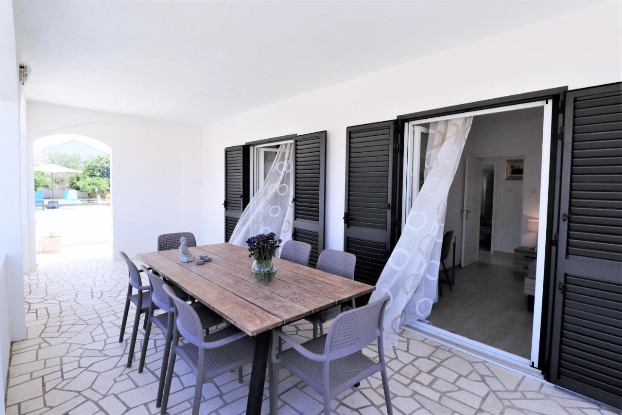 Villa Mendula Trogir - Luxury Villa By The Beach - Heated Pool - Organic Garden Exterior foto