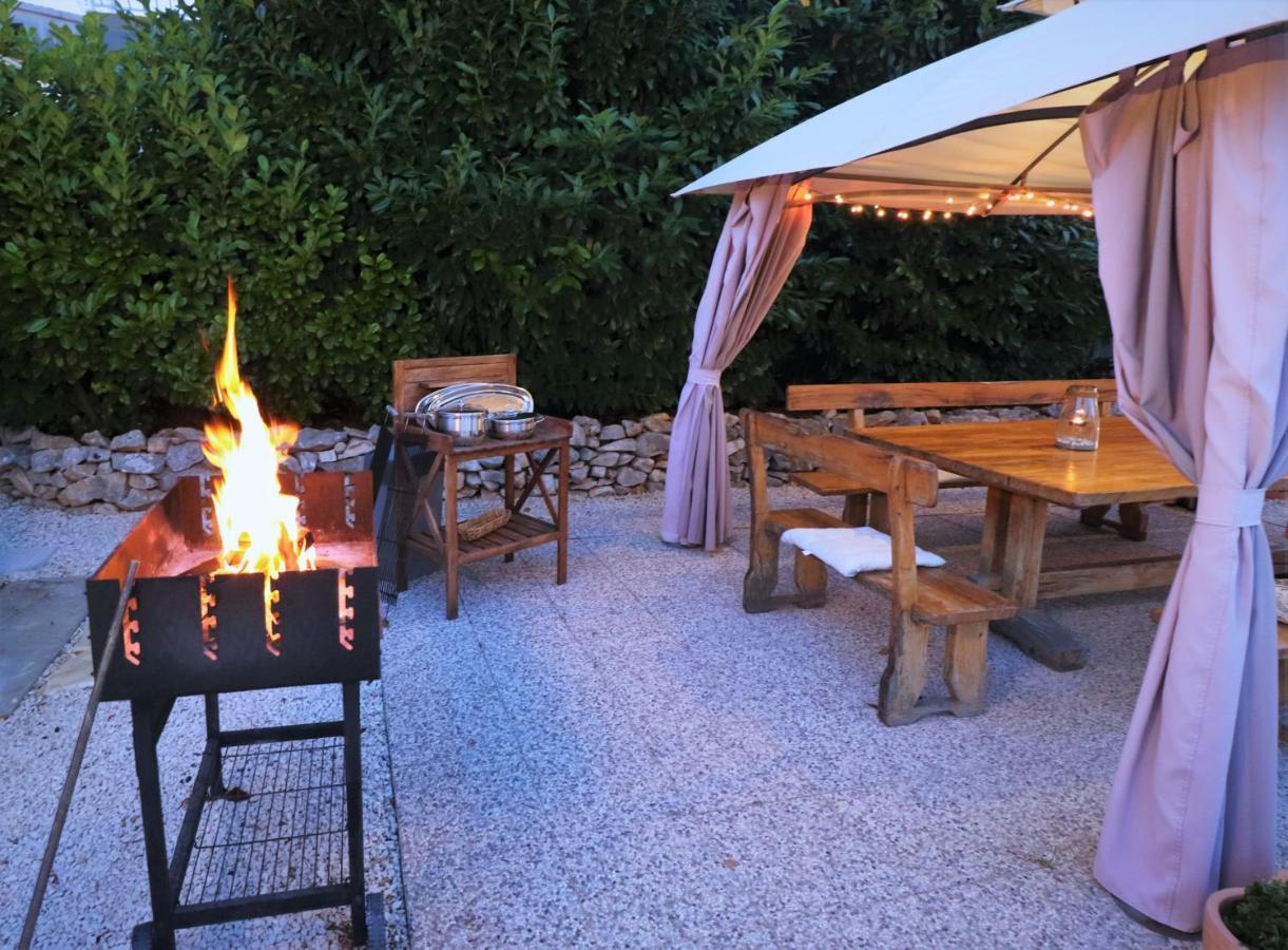 Villa Mendula Trogir - Luxury Villa By The Beach - Heated Pool - Organic Garden Exterior foto
