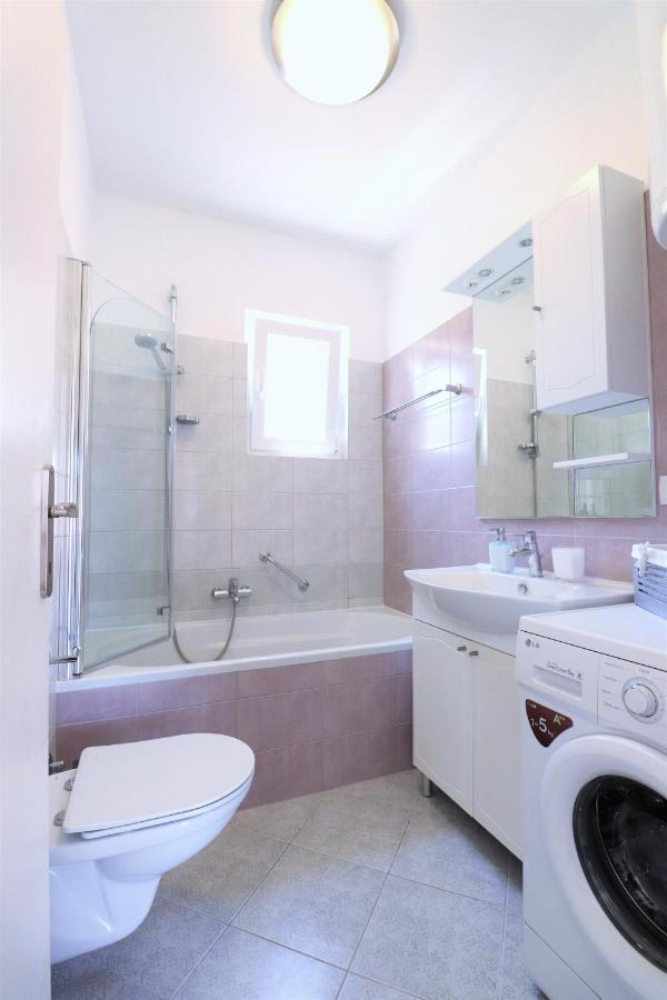 Villa Mendula Trogir - Luxury Villa By The Beach - Heated Pool - Organic Garden Exterior foto