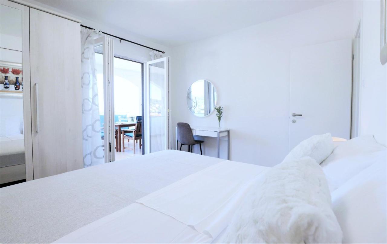 Villa Mendula Trogir - Luxury Villa By The Beach - Heated Pool - Organic Garden Exterior foto