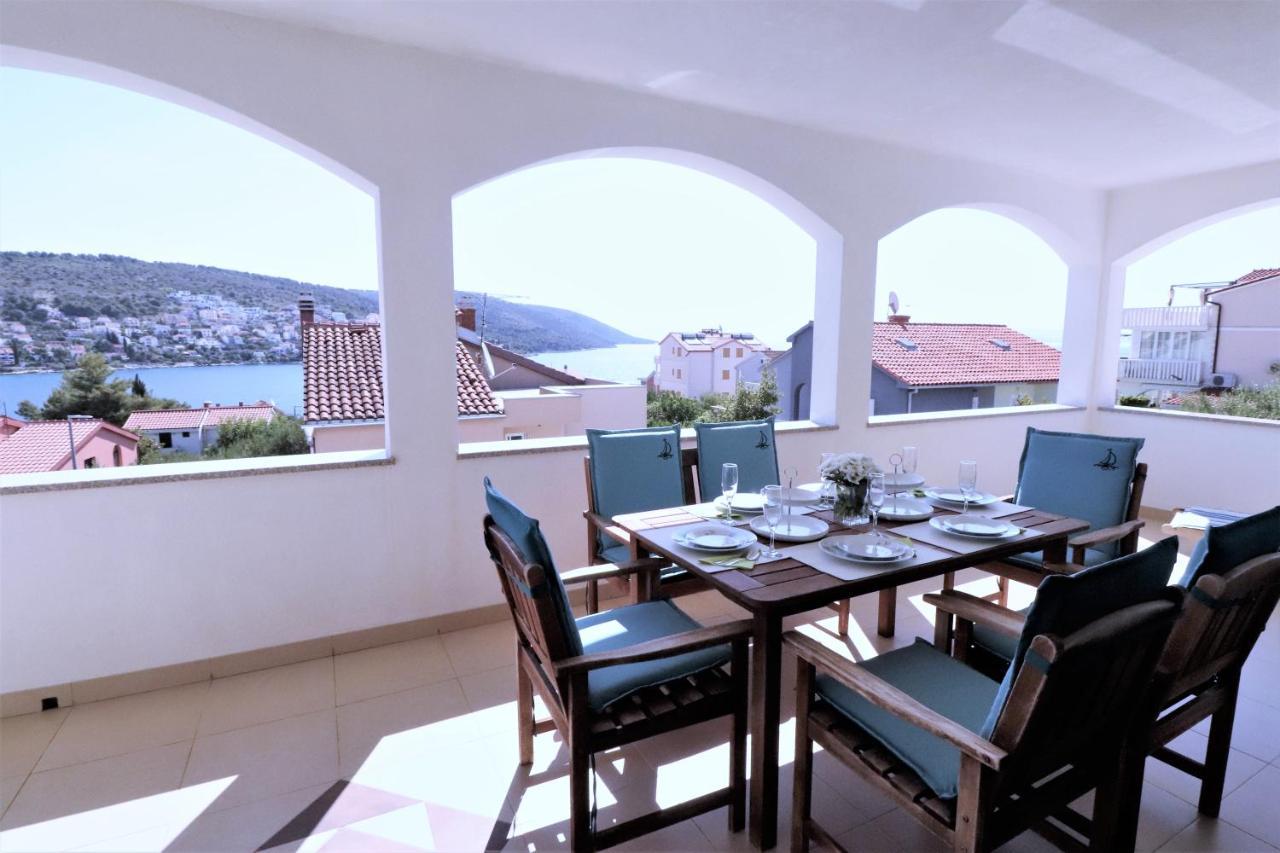 Villa Mendula Trogir - Luxury Villa By The Beach - Heated Pool - Organic Garden Exterior foto