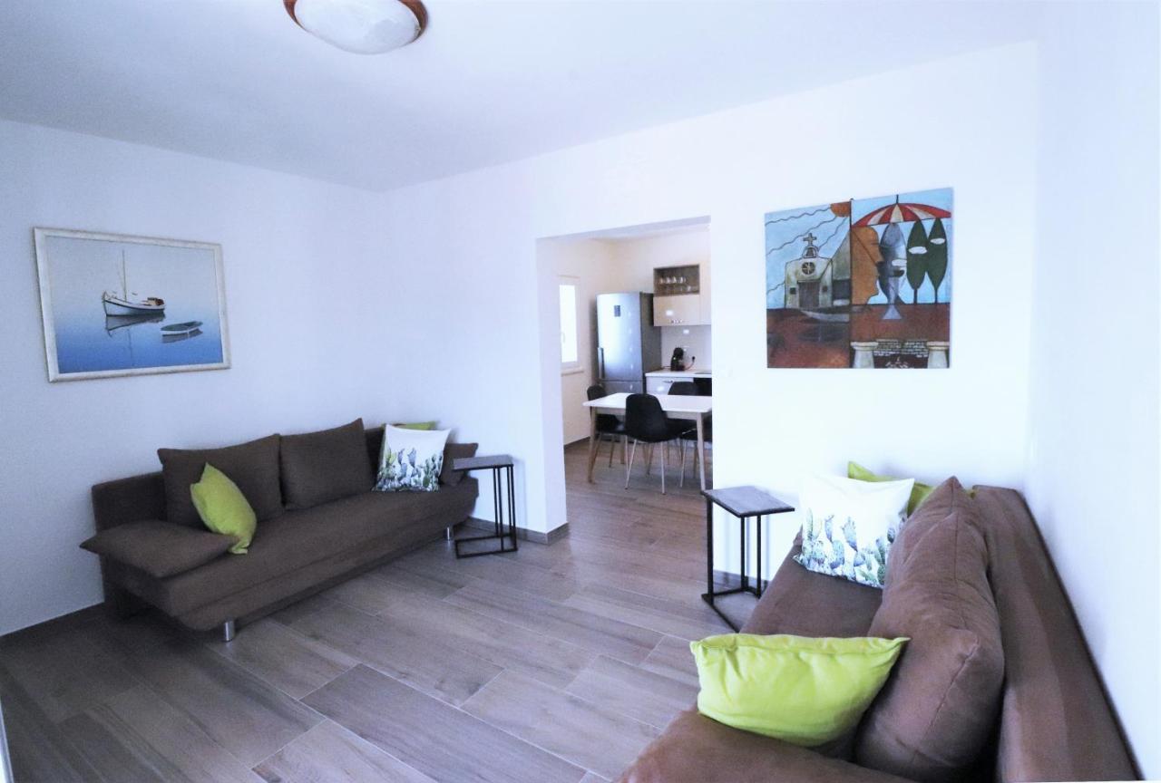 Villa Mendula Trogir - Luxury Villa By The Beach - Heated Pool - Organic Garden Exterior foto