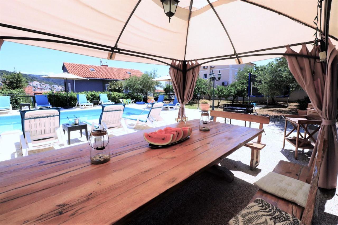 Villa Mendula Trogir - Luxury Villa By The Beach - Heated Pool - Organic Garden Exterior foto