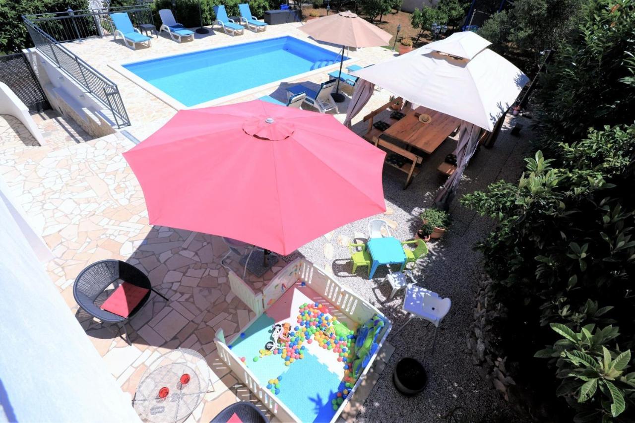 Villa Mendula Trogir - Luxury Villa By The Beach - Heated Pool - Organic Garden Exterior foto