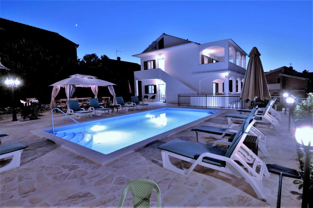 Villa Mendula Trogir - Luxury Villa By The Beach - Heated Pool - Organic Garden Exterior foto