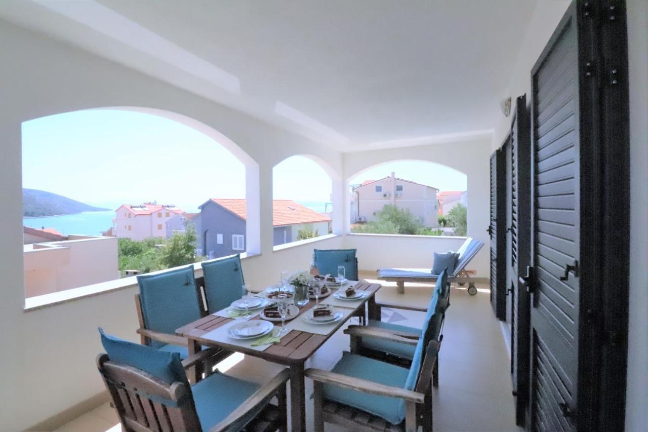 Villa Mendula Trogir - Luxury Villa By The Beach - Heated Pool - Organic Garden Exterior foto