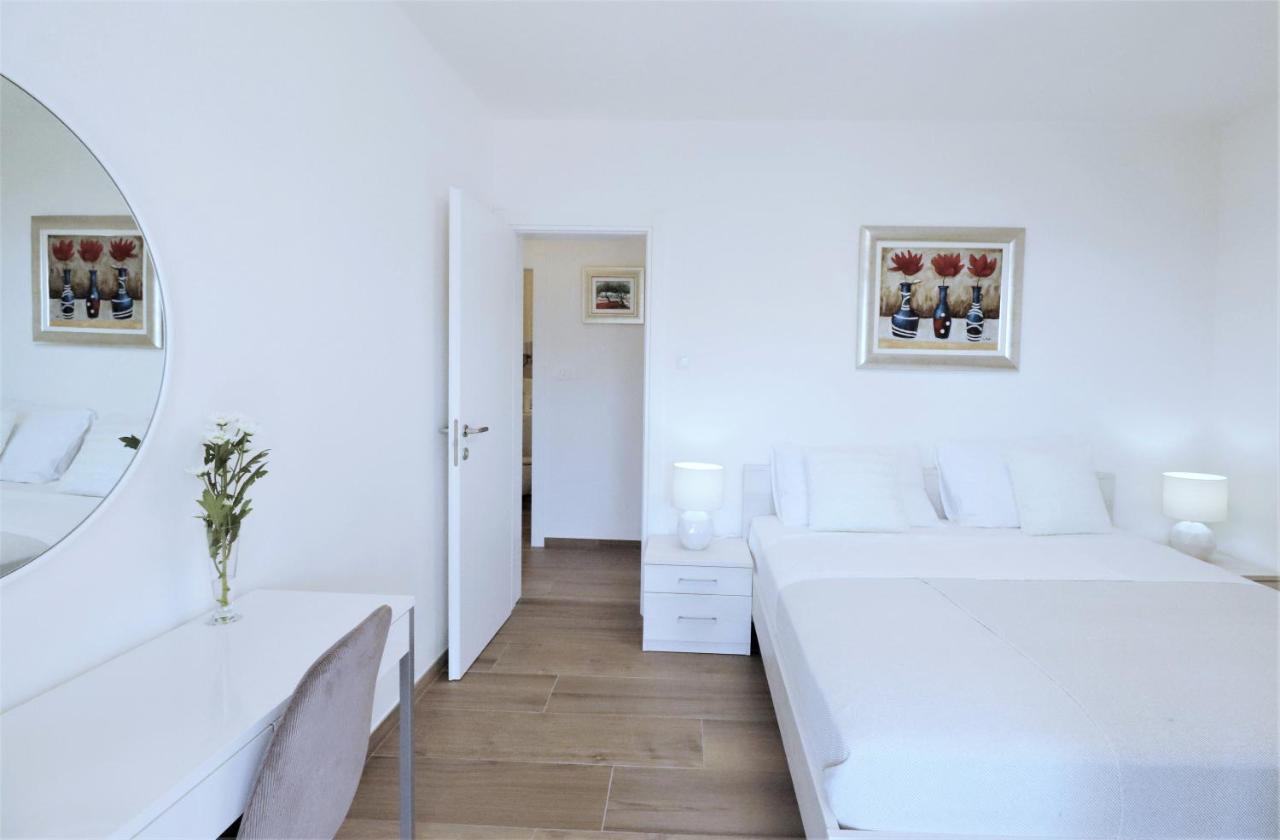 Villa Mendula Trogir - Luxury Villa By The Beach - Heated Pool - Organic Garden Exterior foto
