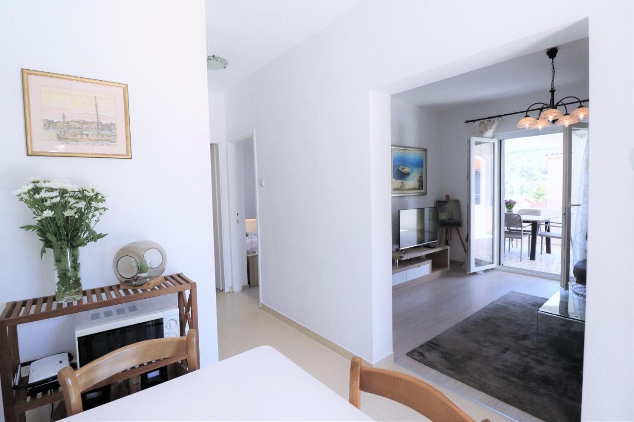 Villa Mendula Trogir - Luxury Villa By The Beach - Heated Pool - Organic Garden Exterior foto