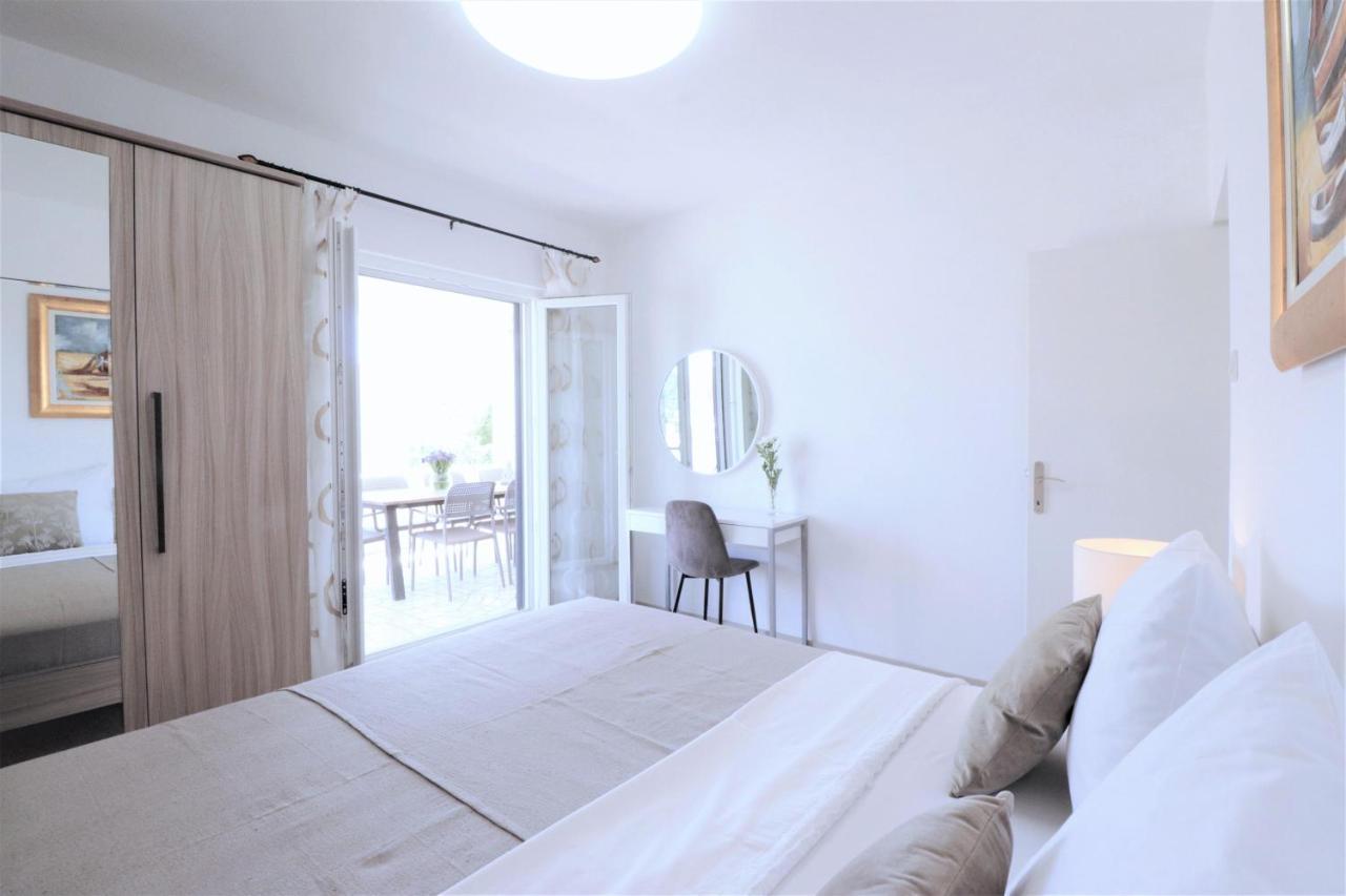 Villa Mendula Trogir - Luxury Villa By The Beach - Heated Pool - Organic Garden Exterior foto
