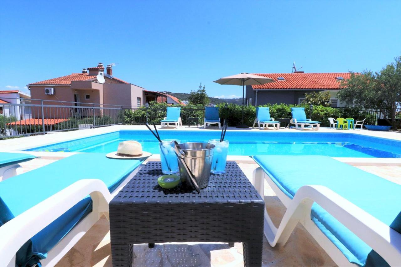 Villa Mendula Trogir - Luxury Villa By The Beach - Heated Pool - Organic Garden Exterior foto
