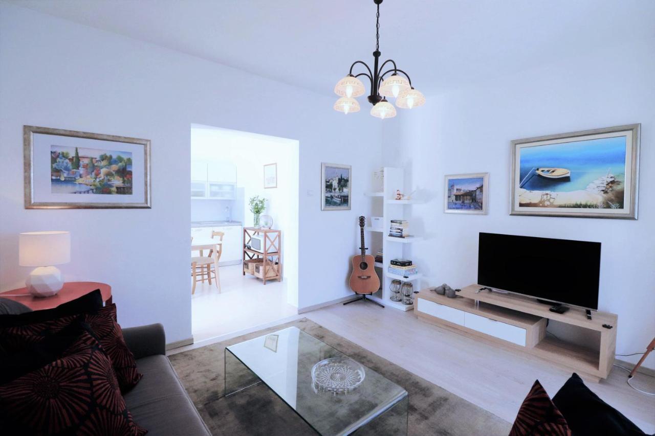 Villa Mendula Trogir - Luxury Villa By The Beach - Heated Pool - Organic Garden Exterior foto