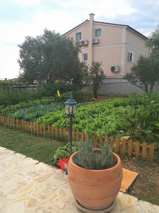 Villa Mendula Trogir - Luxury Villa By The Beach - Heated Pool - Organic Garden Exterior foto