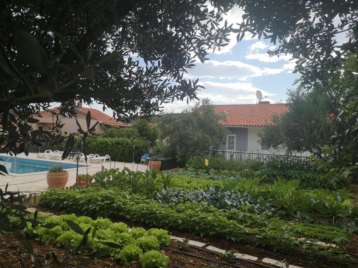 Villa Mendula Trogir - Luxury Villa By The Beach - Heated Pool - Organic Garden Exterior foto